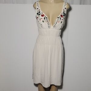 NWT Mandalay 100% Silk White Dress with Floral Embroidery Size 6
